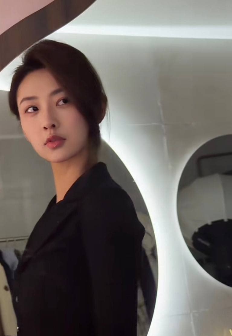 #抖音 #苏一宁  抖音网红车模【苏一宁】最近网传十万陪睡事件 据说只为养孩子（2）